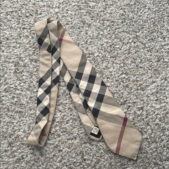 Burberry Vintage Tie - Picture 1 of 3